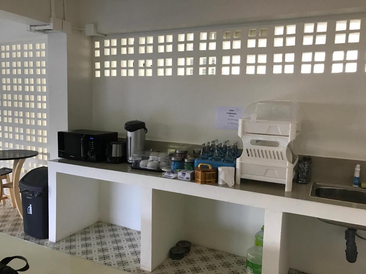 Baan Ploy In (Adults Only) Hostel Chiang Mai Exterior foto