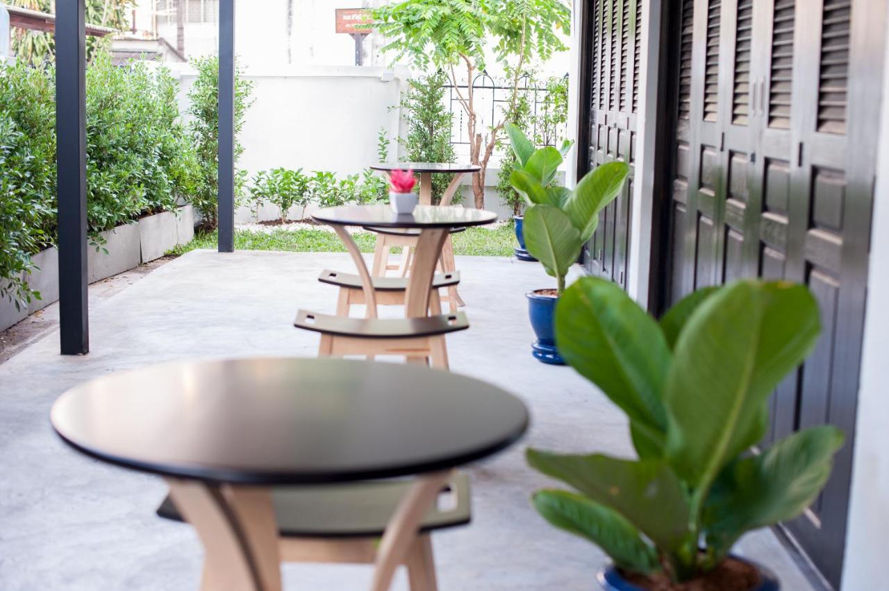 Baan Ploy In (Adults Only) Hostel Chiang Mai Exterior foto