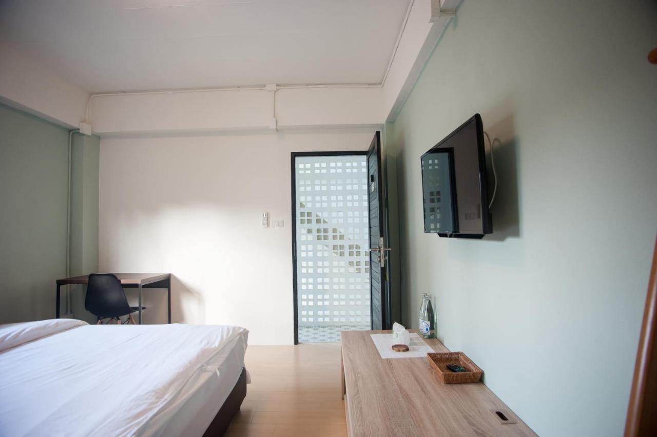 Baan Ploy In (Adults Only) Hostel Chiang Mai Exterior foto