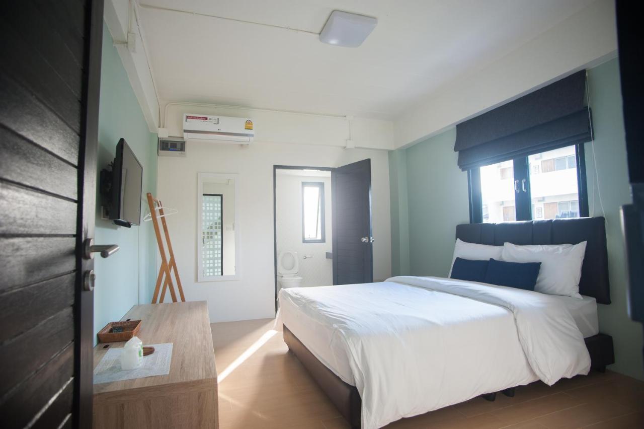 Baan Ploy In (Adults Only) Hostel Chiang Mai Exterior foto