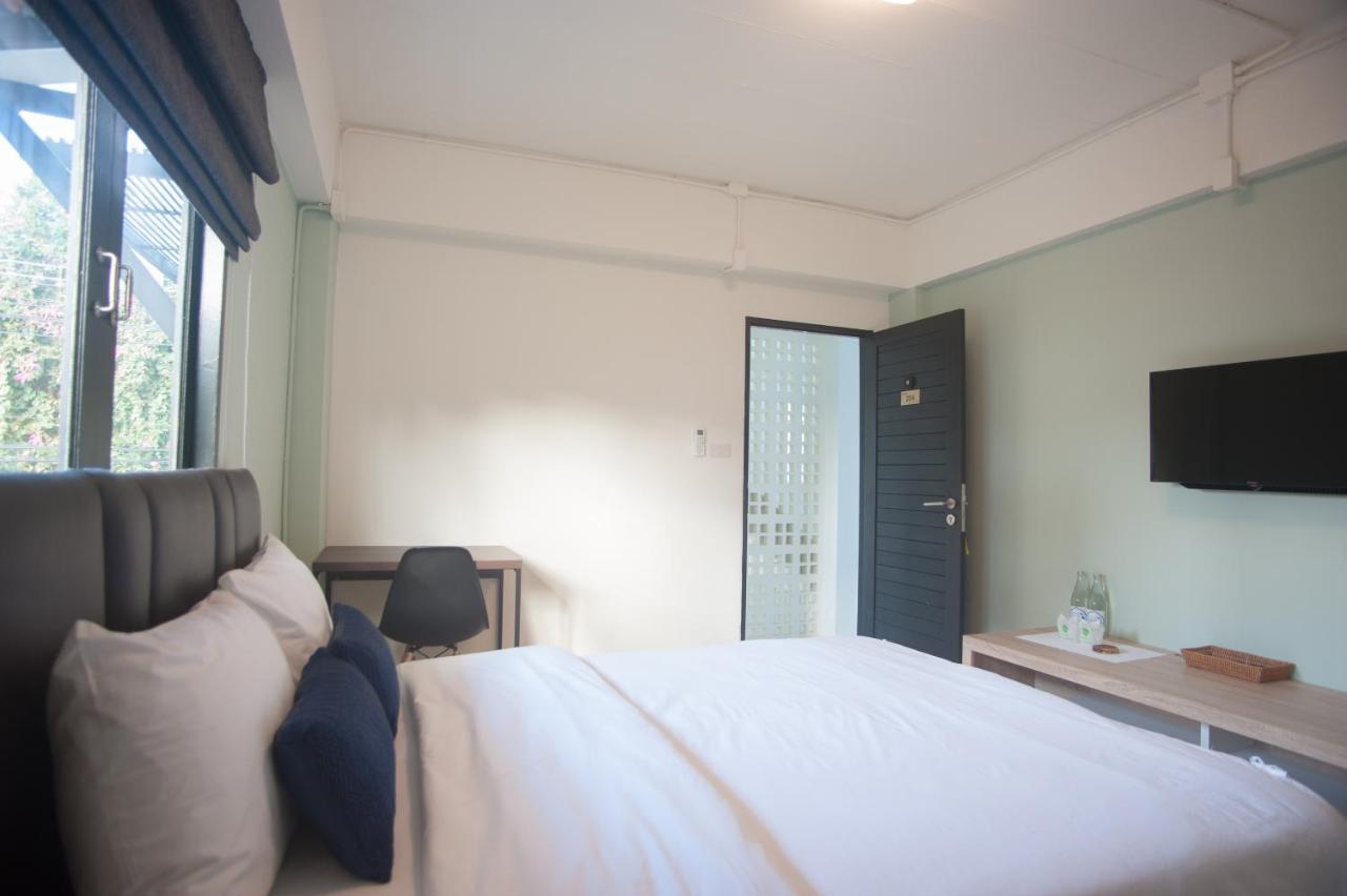 Baan Ploy In (Adults Only) Hostel Chiang Mai Exterior foto