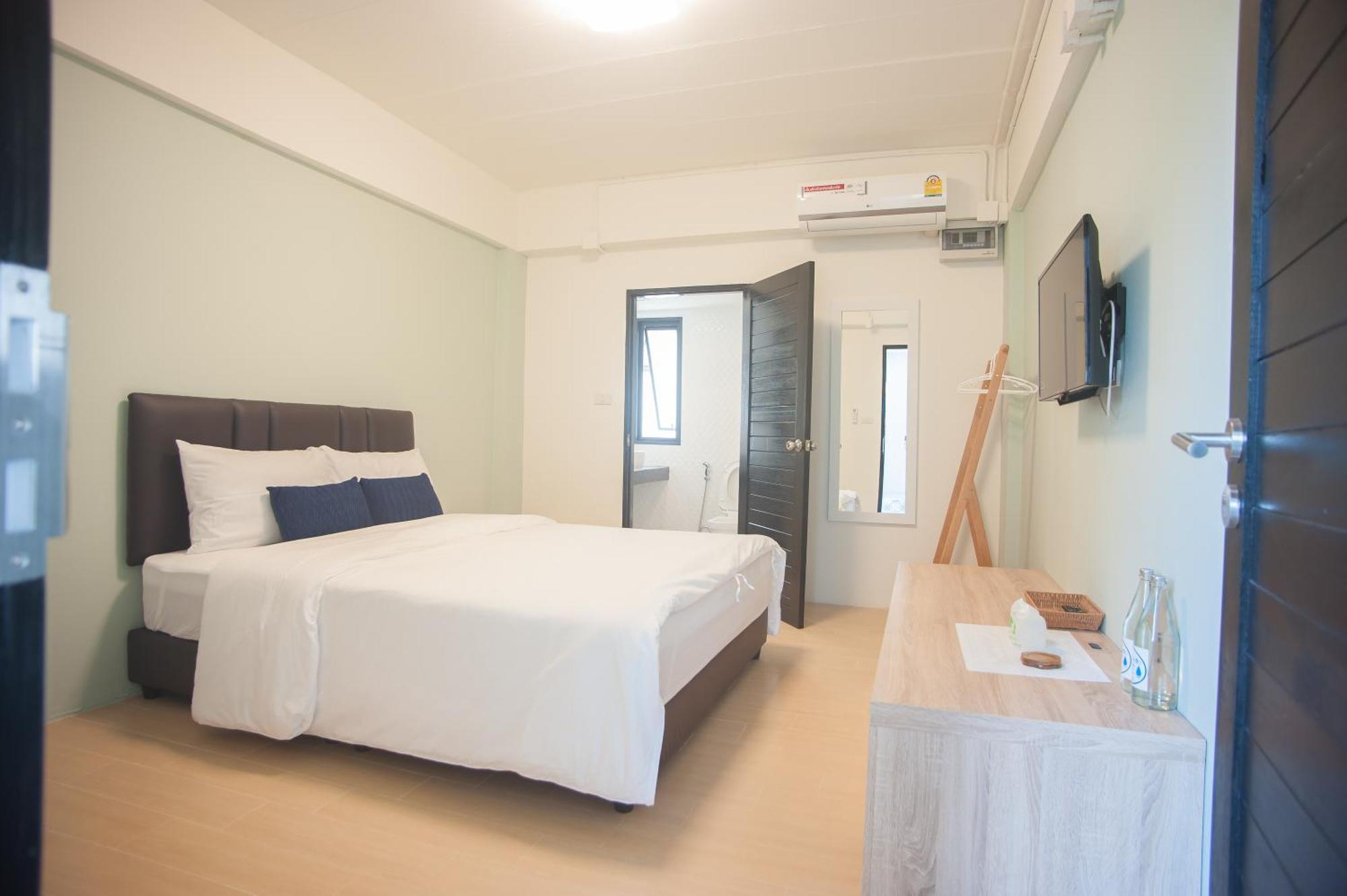 Baan Ploy In (Adults Only) Hostel Chiang Mai Exterior foto