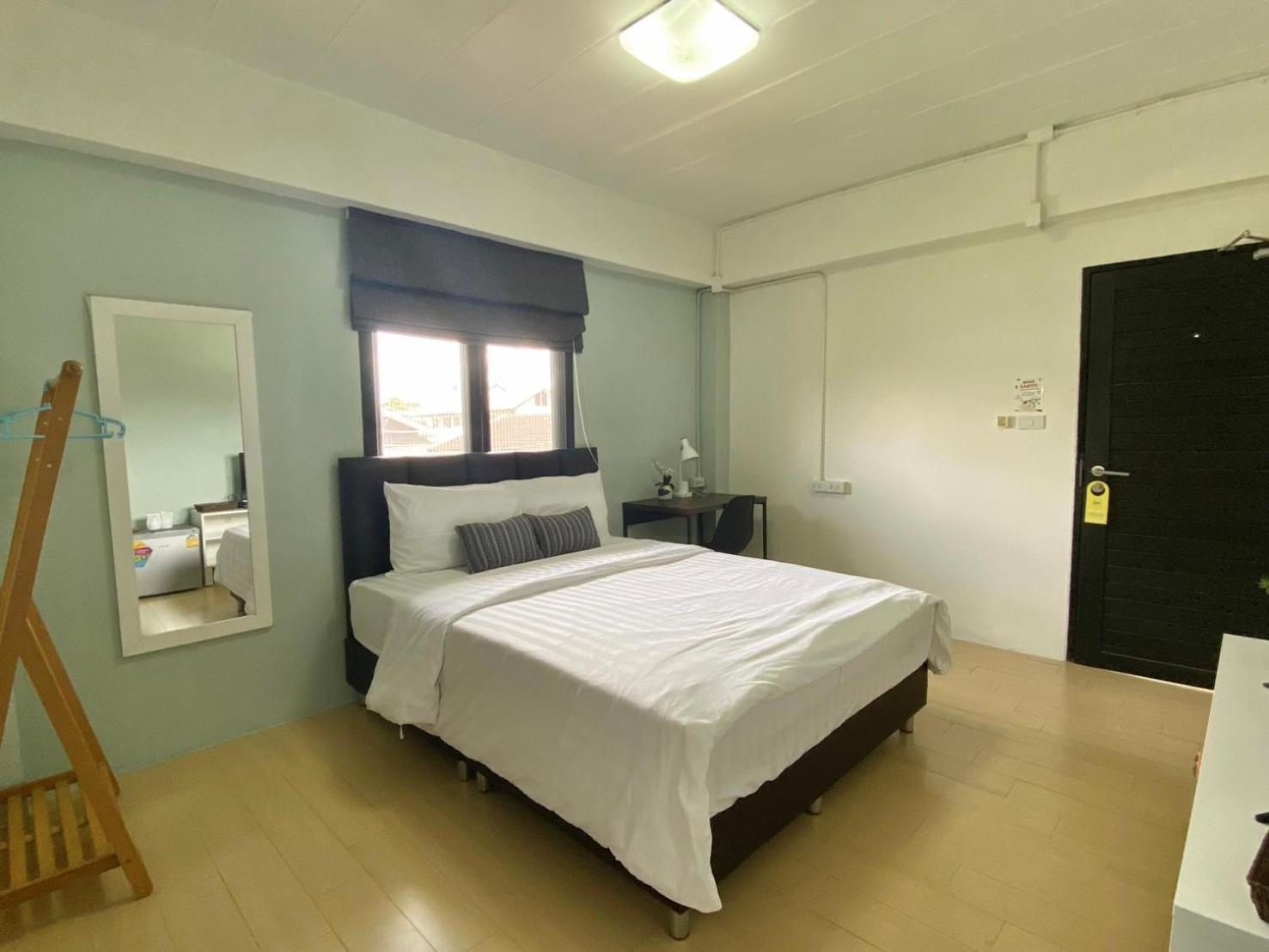 Baan Ploy In (Adults Only) Hostel Chiang Mai Exterior foto