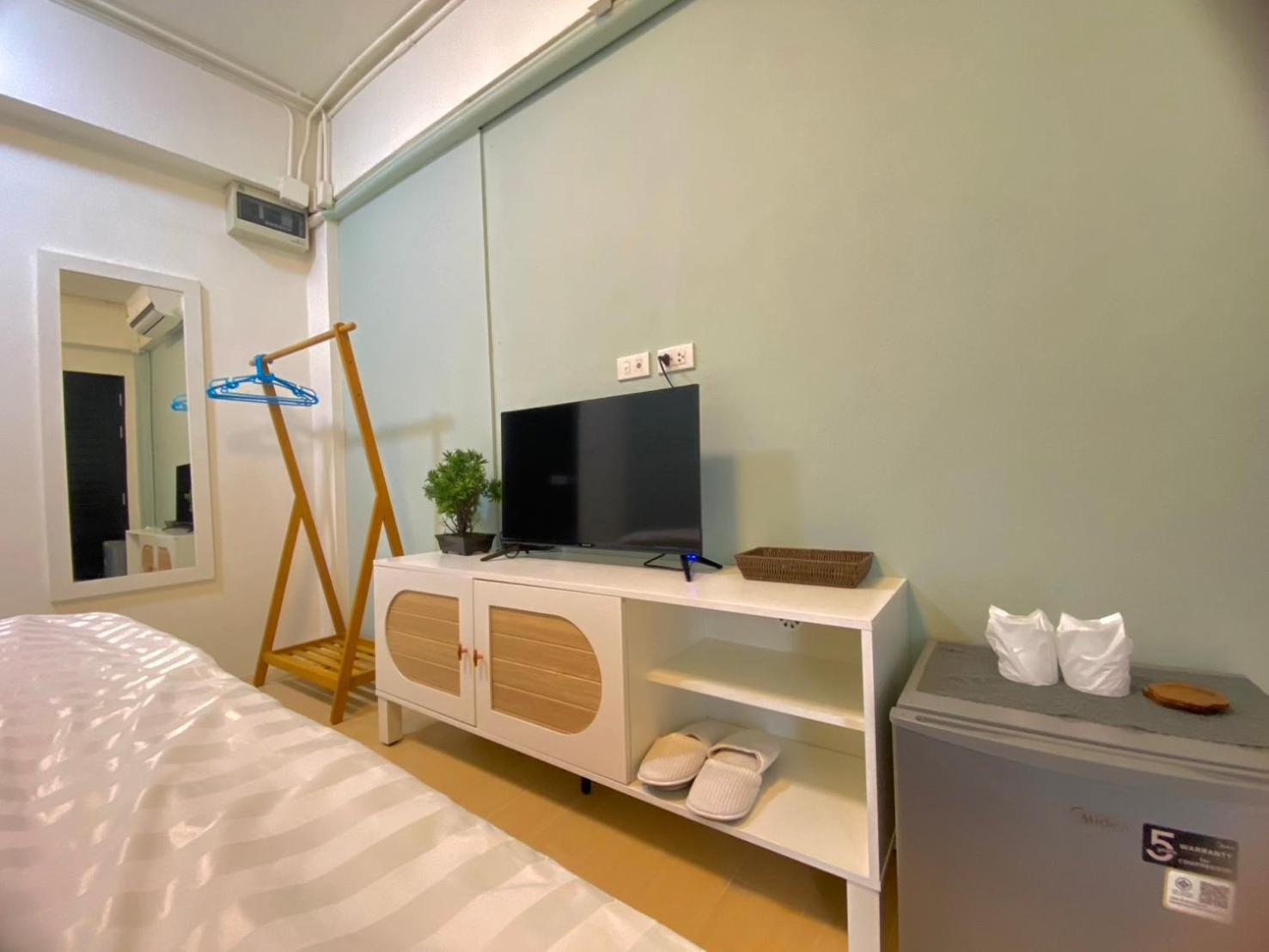 Baan Ploy In (Adults Only) Hostel Chiang Mai Exterior foto