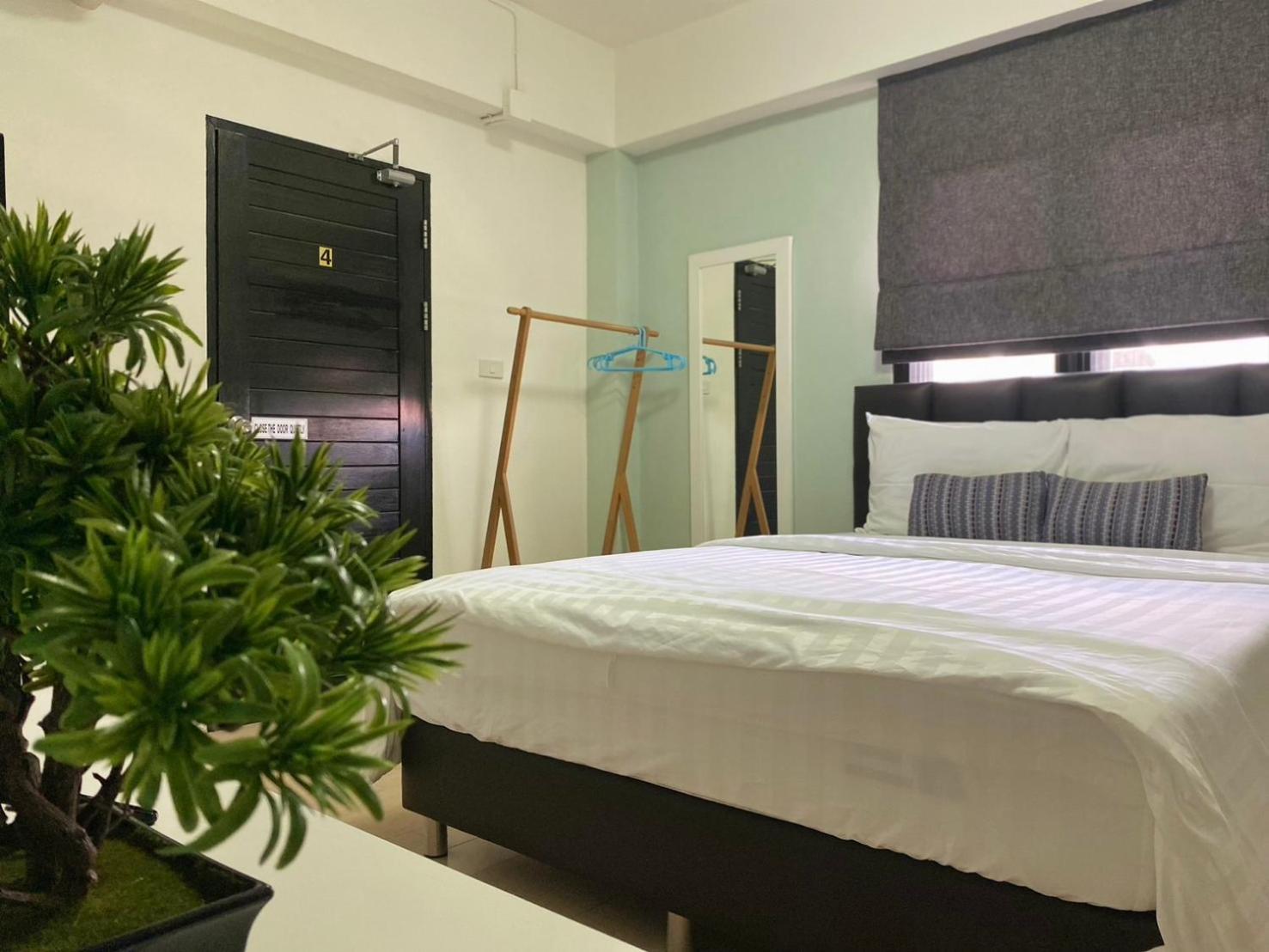 Baan Ploy In (Adults Only) Hostel Chiang Mai Exterior foto