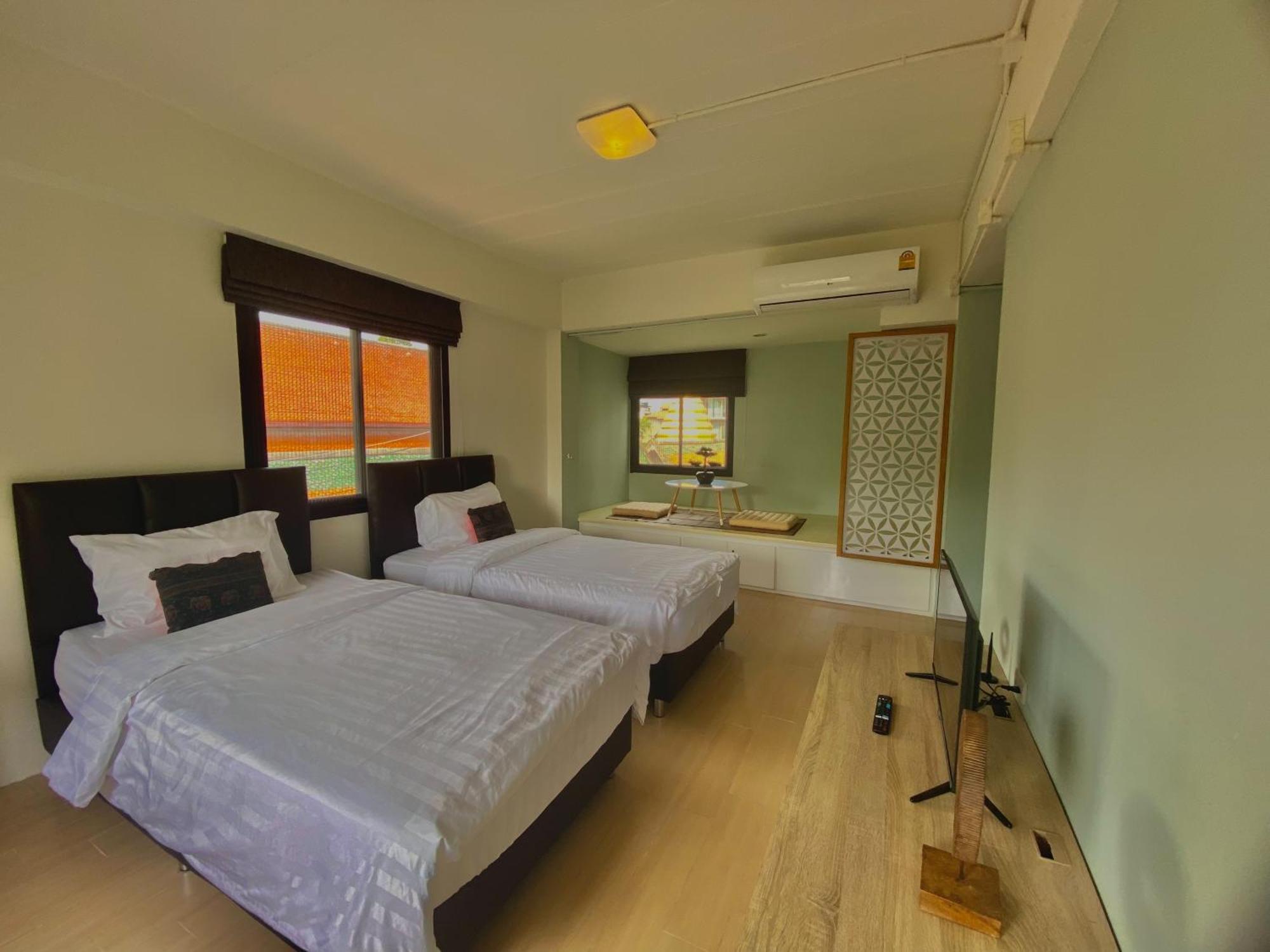 Baan Ploy In (Adults Only) Hostel Chiang Mai Exterior foto