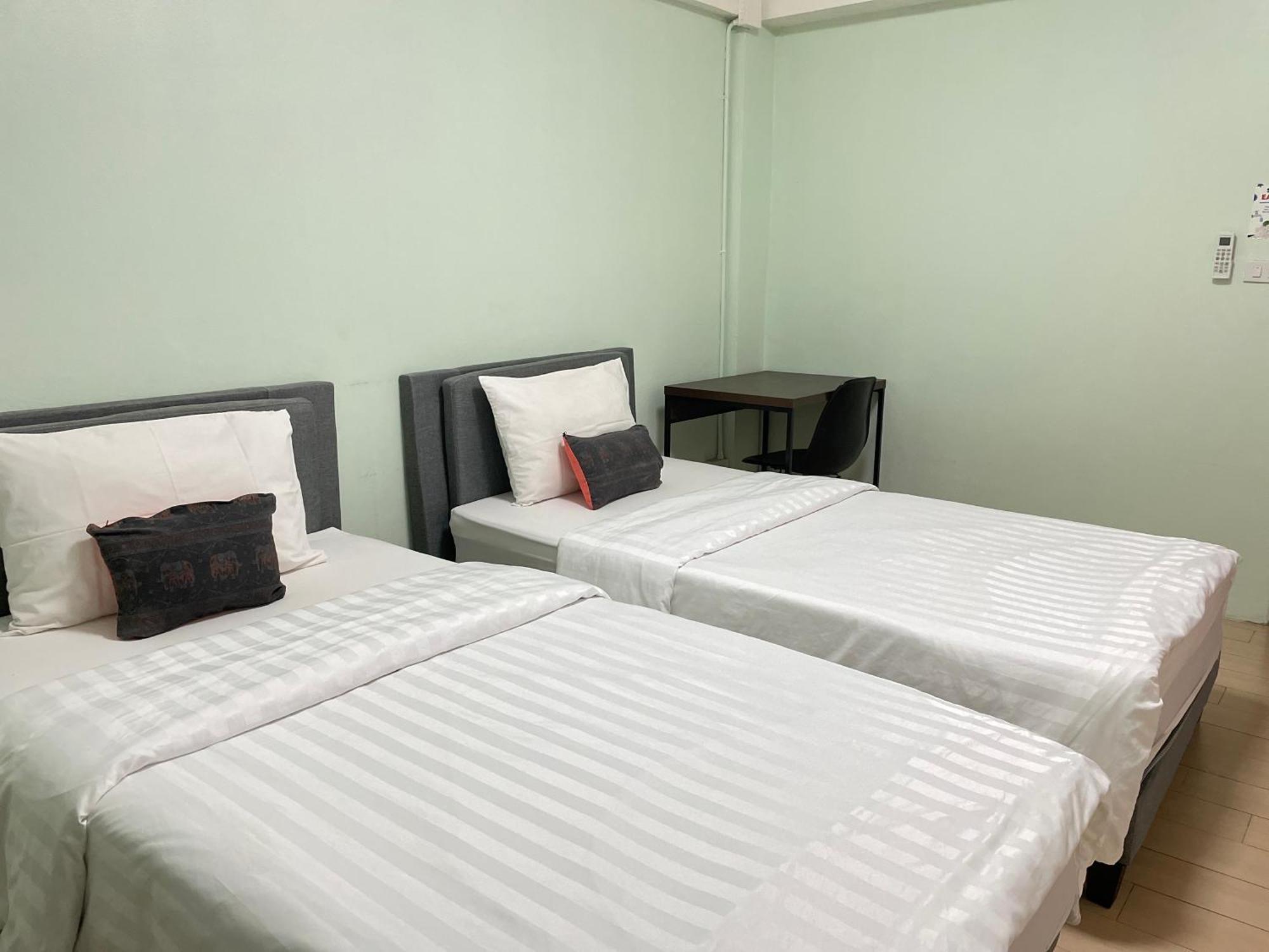 Baan Ploy In (Adults Only) Hostel Chiang Mai Exterior foto