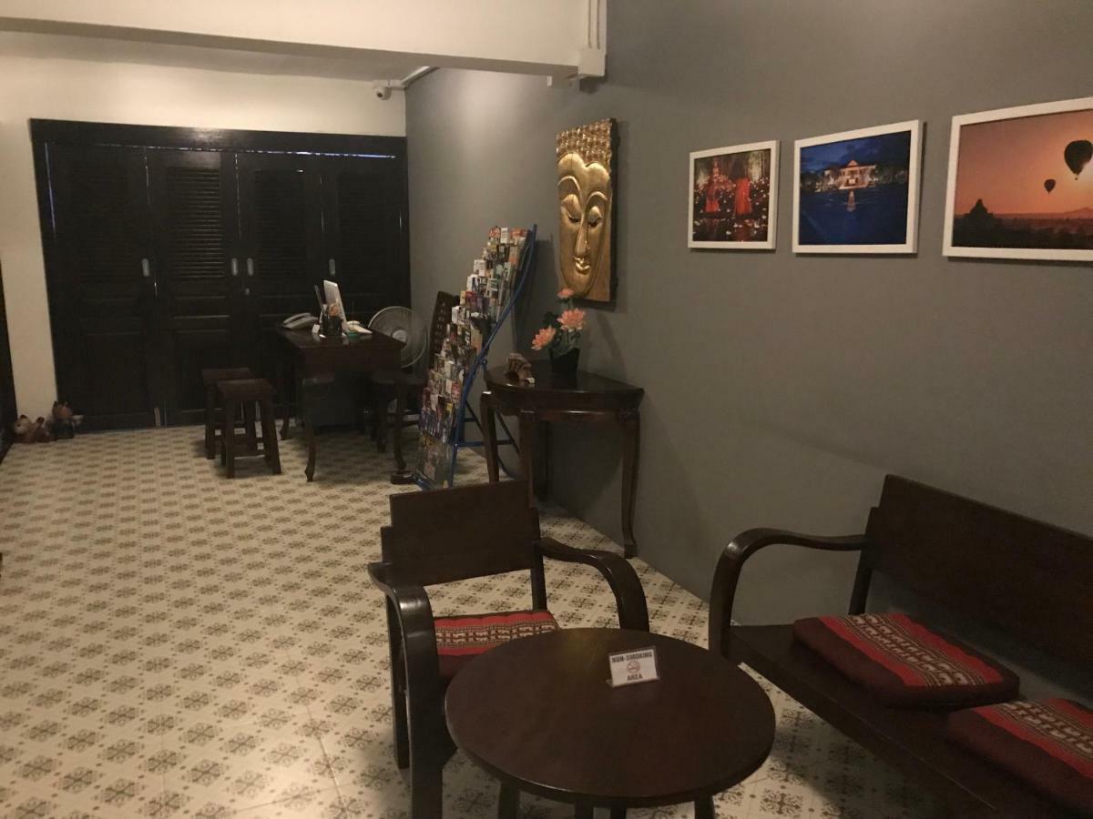 Baan Ploy In (Adults Only) Hostel Chiang Mai Exterior foto