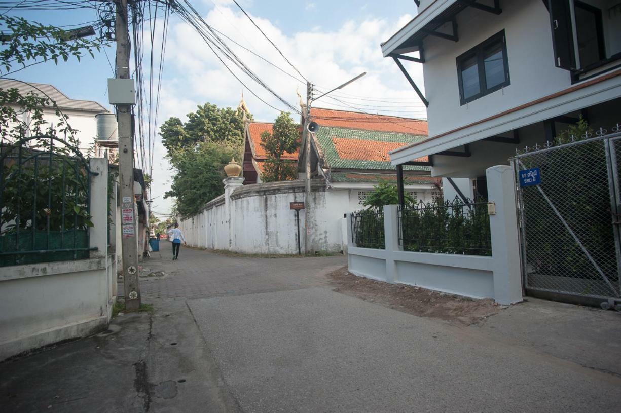 Baan Ploy In (Adults Only) Hostel Chiang Mai Exterior foto