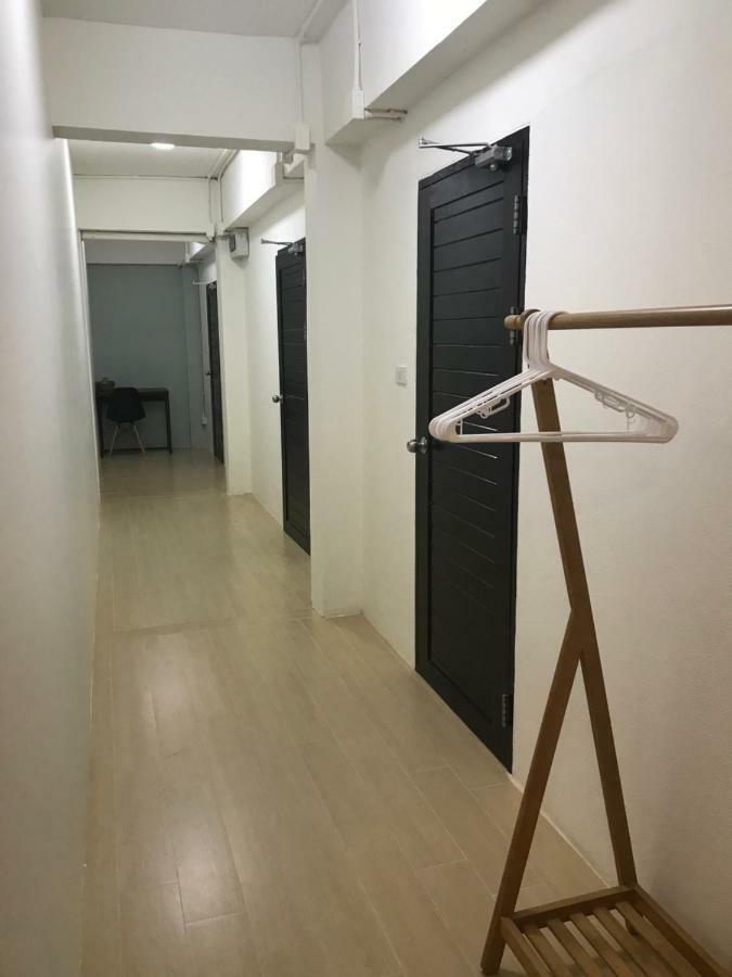 Baan Ploy In (Adults Only) Hostel Chiang Mai Exterior foto