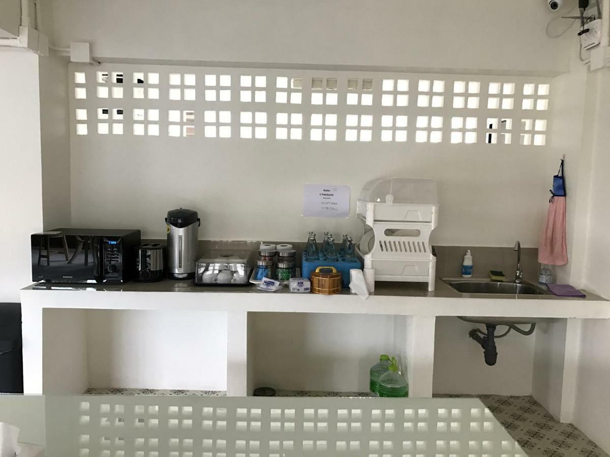 Baan Ploy In (Adults Only) Hostel Chiang Mai Exterior foto
