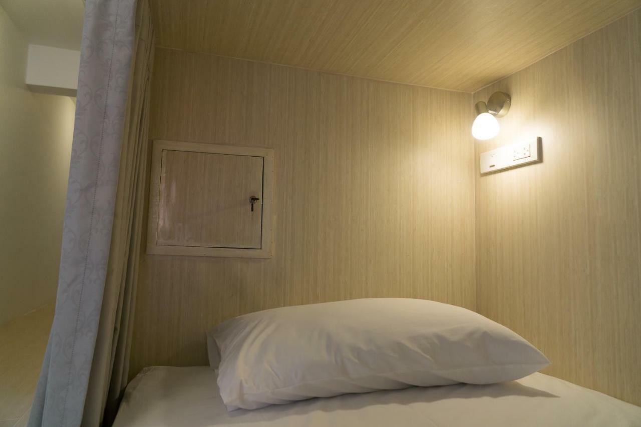 Baan Ploy In (Adults Only) Hostel Chiang Mai Exterior foto