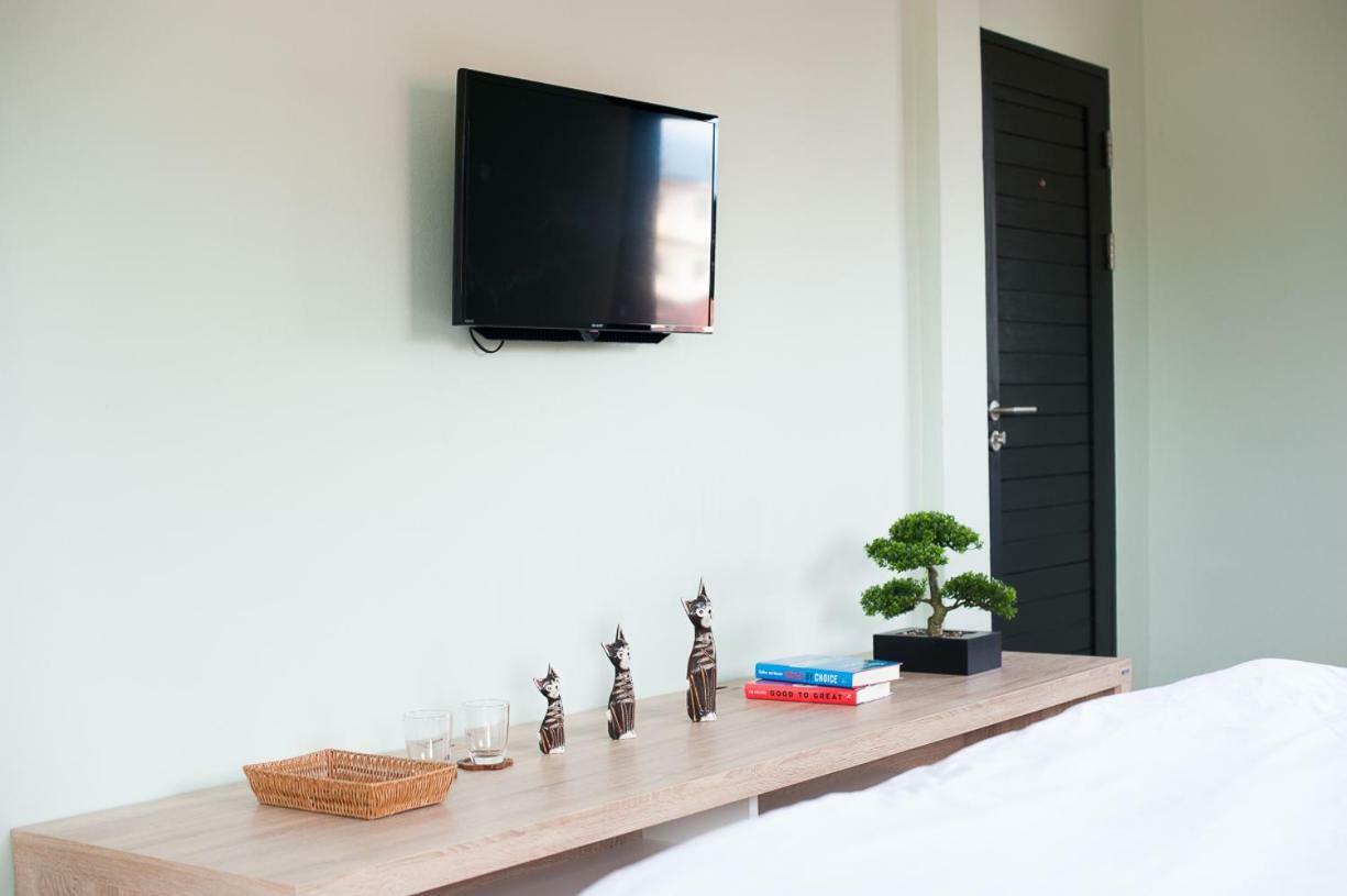 Baan Ploy In (Adults Only) Hostel Chiang Mai Exterior foto