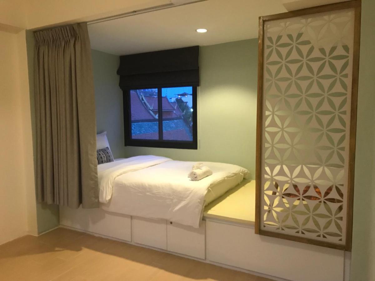 Baan Ploy In (Adults Only) Hostel Chiang Mai Exterior foto